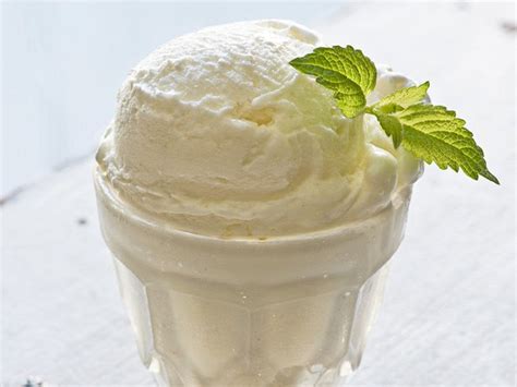 creamy-lemon-balm-gelato-honest-cooking image
