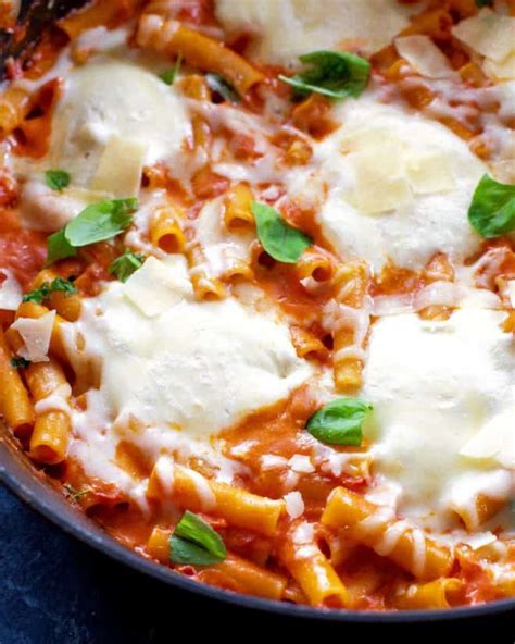 one-pan-baked-ziti-skillet-the-girl-who-ate-everything image
