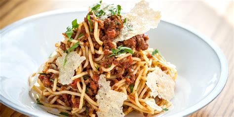 how-to-make-spaghetti-bolognese-great-italian-chefs image