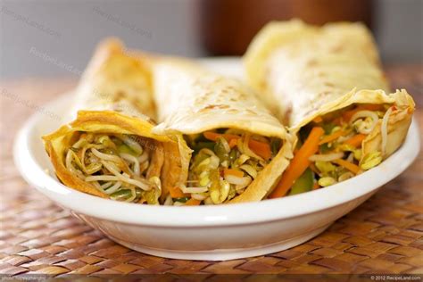 bean-sprouts-stir-fry-with-bell-pepper-and-carrot image