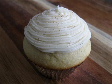 eggnog-cupcakes-with-eggnog-buttercream-an image