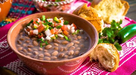 frijoles-de-la-olla-mexican-bean-stew image