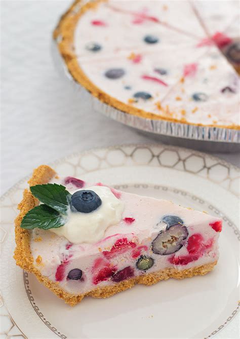 deliciously-easy-berry-cream-pie-recipe-mommy-kat image