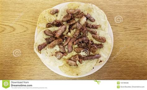 tacos-de-tripitas-tortillas-with-beef-tripe-or-chunchulo image