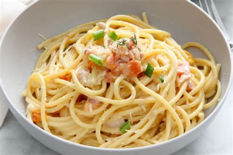 bucatini-with-tomatoes-recipe-food-fanatic image