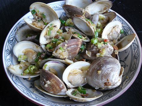 stir-fried-clams-with-spicy-bean-sauce-recipe-viet image