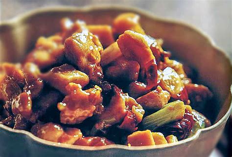 chicken-stir-fry-with-sichuan-peppercorns-leites image