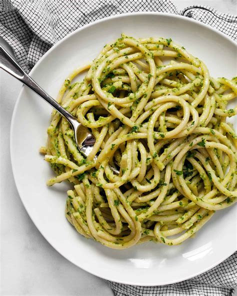 easy-15-minute-vegan-avocado-pasta-last-ingredient image