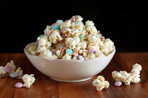 funfetti-popcorn-or-bunny-bait-for-easter-cooking-classy image