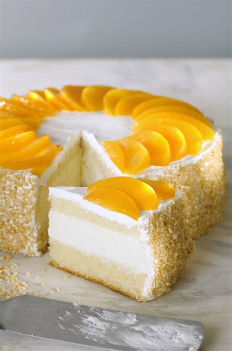 postre-chaja-peach-meringue-cake-recipe-the-spruce-eats image