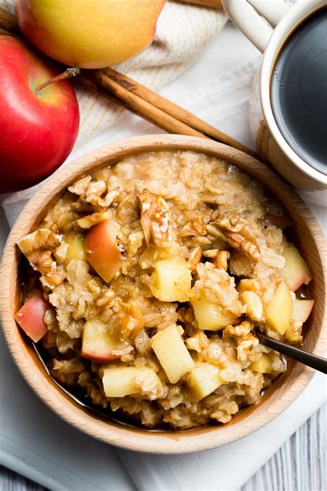 apple-cinnamon-oatmeal-healthy-breakfast-the image