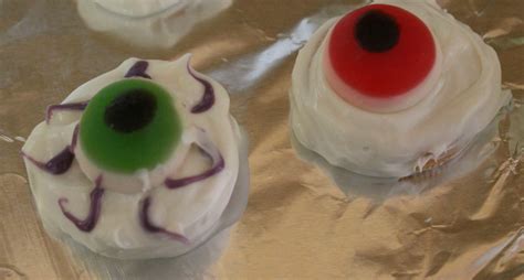 bloodshot-eyeball-cookies-recipe-for-halloween image