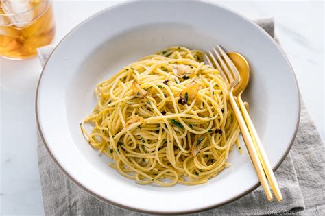 shiso-garlic-pasta-青じそペペロンチーノ-just-one image