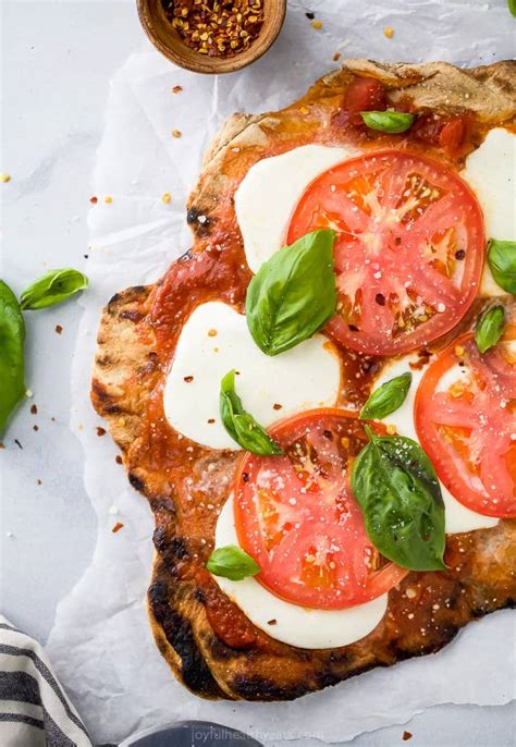 the-best-grilled-pizza-recipe-ever-how-to-grill-pizza image