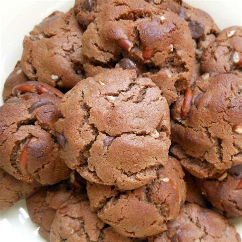 flourless-mocha-hazelnut-crunch-cookies-sugar-dish image