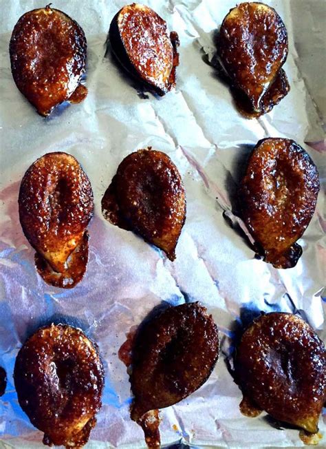 easy-roasted-figs-recipe-to-make-with-fresh-figs image