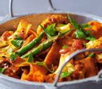 spiced-vegetable-balti-with-garlic-naan-tesco-real-food image