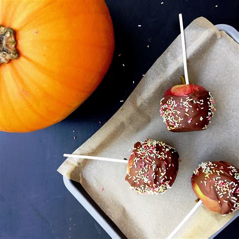 chocolate-candy-apples-recipe-the-student-food image