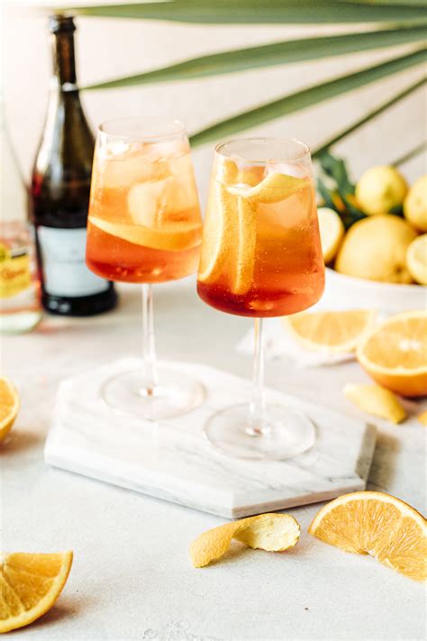 this-classic-aperol-spritz-recipe-is-our-3-ingredient-drink image