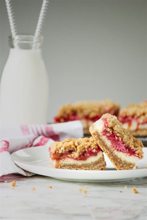 strawberry-rhubarb-streusel-cheesecake-bars-and image