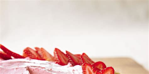 strawberry-yogurt-pie-prevention image