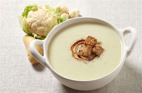 gordon-ramsays-cream-of-cauliflower-soup-dinner image