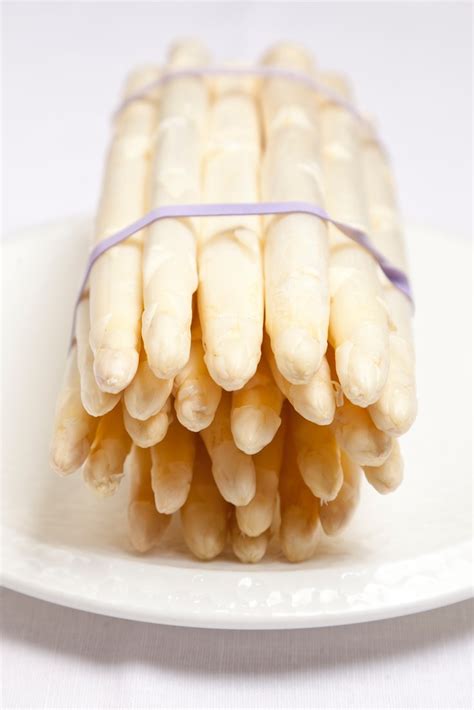 how-to-cook-white-asparagus-great-british-chefs image
