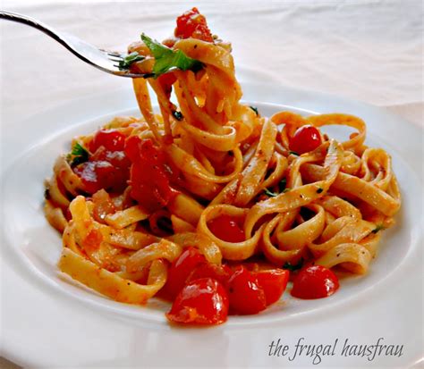 fresh-tomato-pasta-sauce-frugal-hausfrau image