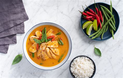 thai-red-curry-chicken-blue-dragon image
