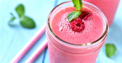 raspberry-milkshake-recipe-arla-uk image