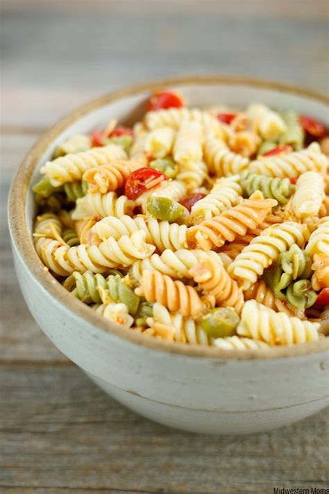 zesty-italian-pasta-salad-midwestern-moms image