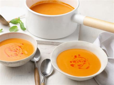 homemade-roasted-tomato-soup-recipe-cooking image