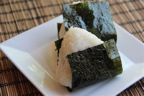 onigiri-rice-ball-recipe-japanese-cooking-101 image