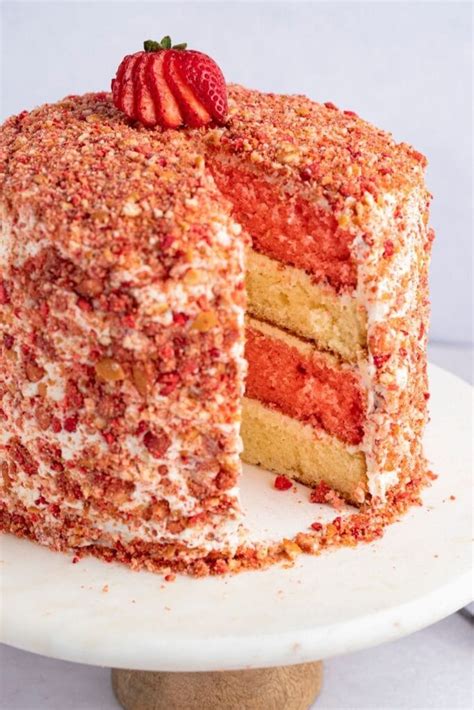 strawberry-crunch-cake-easy-recipe-insanely-good image