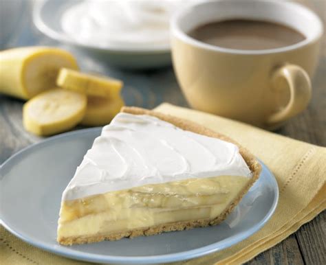 banana-cream-pie-recipe-with-sour-cream-daisy-brand image