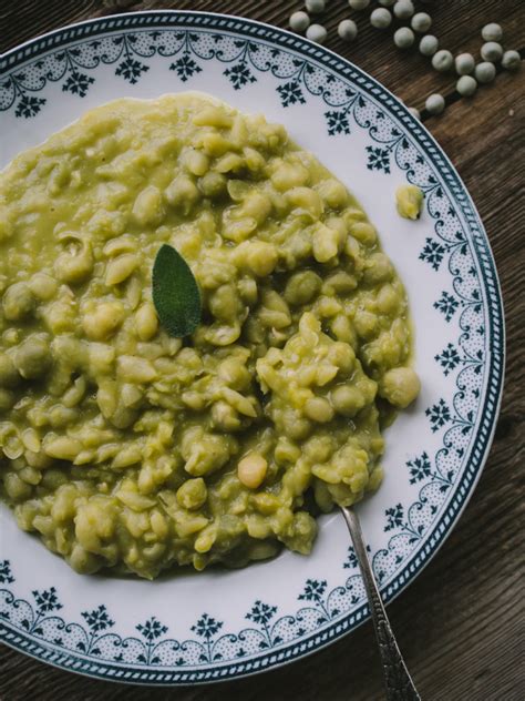 ertestuing-stewed-green-peas-north-wild-kitchen image