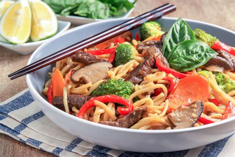 thai-stir-fried-beef-noodles-with-vegetables image