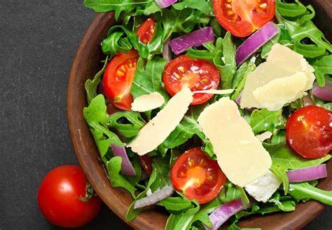 recipe-tomato-and-arugula-salad-cleveland-clinic image