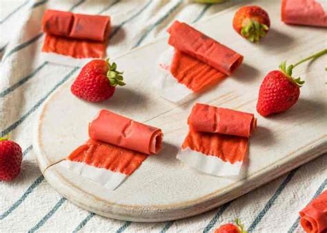 how-to-make-strawberry-fruit-leather-recipe-oven-or image