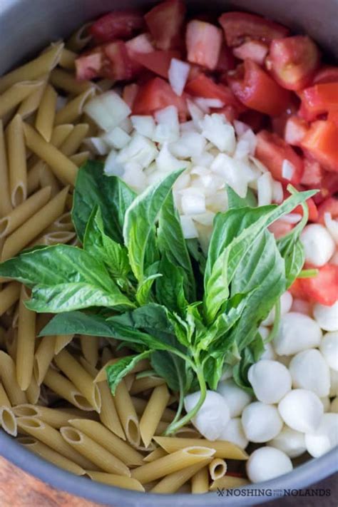 one-pot-easy-caprese-pasta image