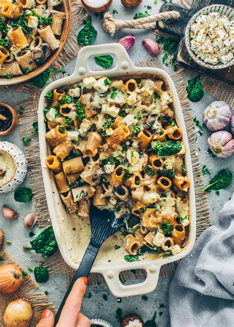 spinach-mushroom-pasta-bake-vegan image