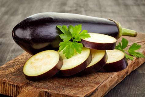 eggplant-allergy-foods-symptoms-and-when-to-see-a image