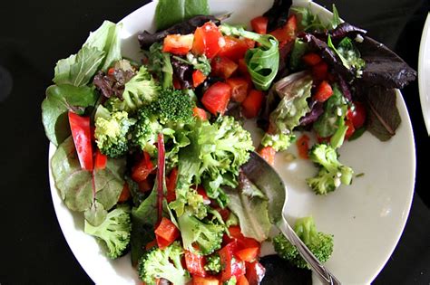 broccoli-red-pepper-salad-divalicious image