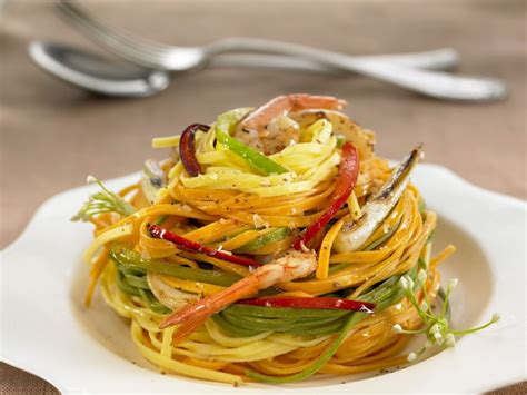 tricolore-tagliatelle-with-prawns-recipe-eat-smarter-usa image