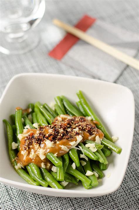 green-beans-with-spicy-peanut-sauce-omnivores image