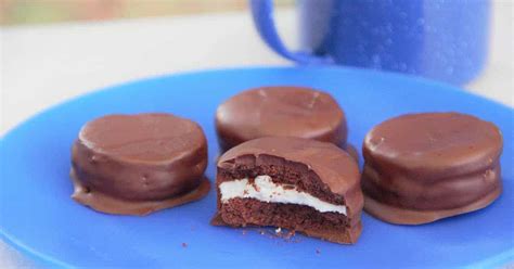 chocolate-peppermint-creams-bush-cooking image