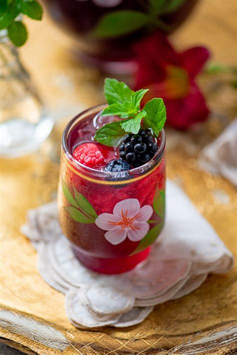 the-best-homemade-berry-iced-tea-recipe-vintage-kitty image