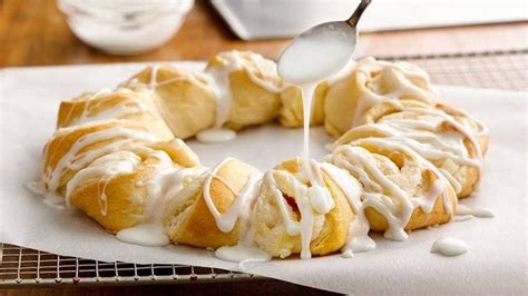 quick-easy-crescent-breakfast-recipes-and-ideas image