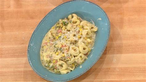 sunny-andersons-tortellini-and-cream-sauce image