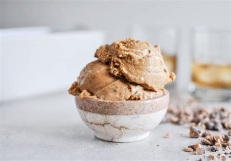 burnt-caramel-bourbon-ice-cream-with-milk-chocolate image